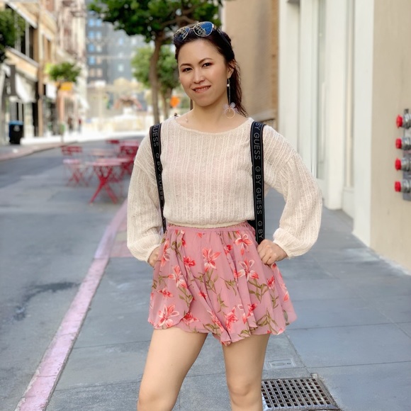 Pink v-top wast trim romper - Picture 3 of 4